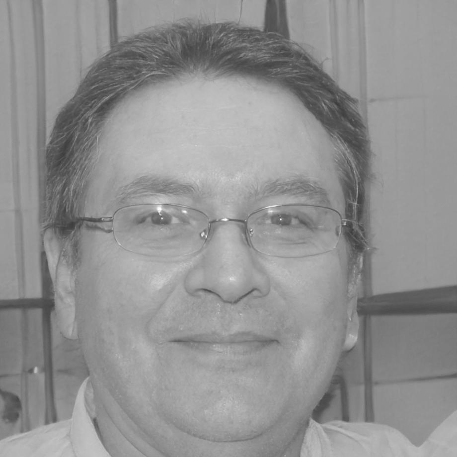 Retrato profesional de Guillermo Mendoza